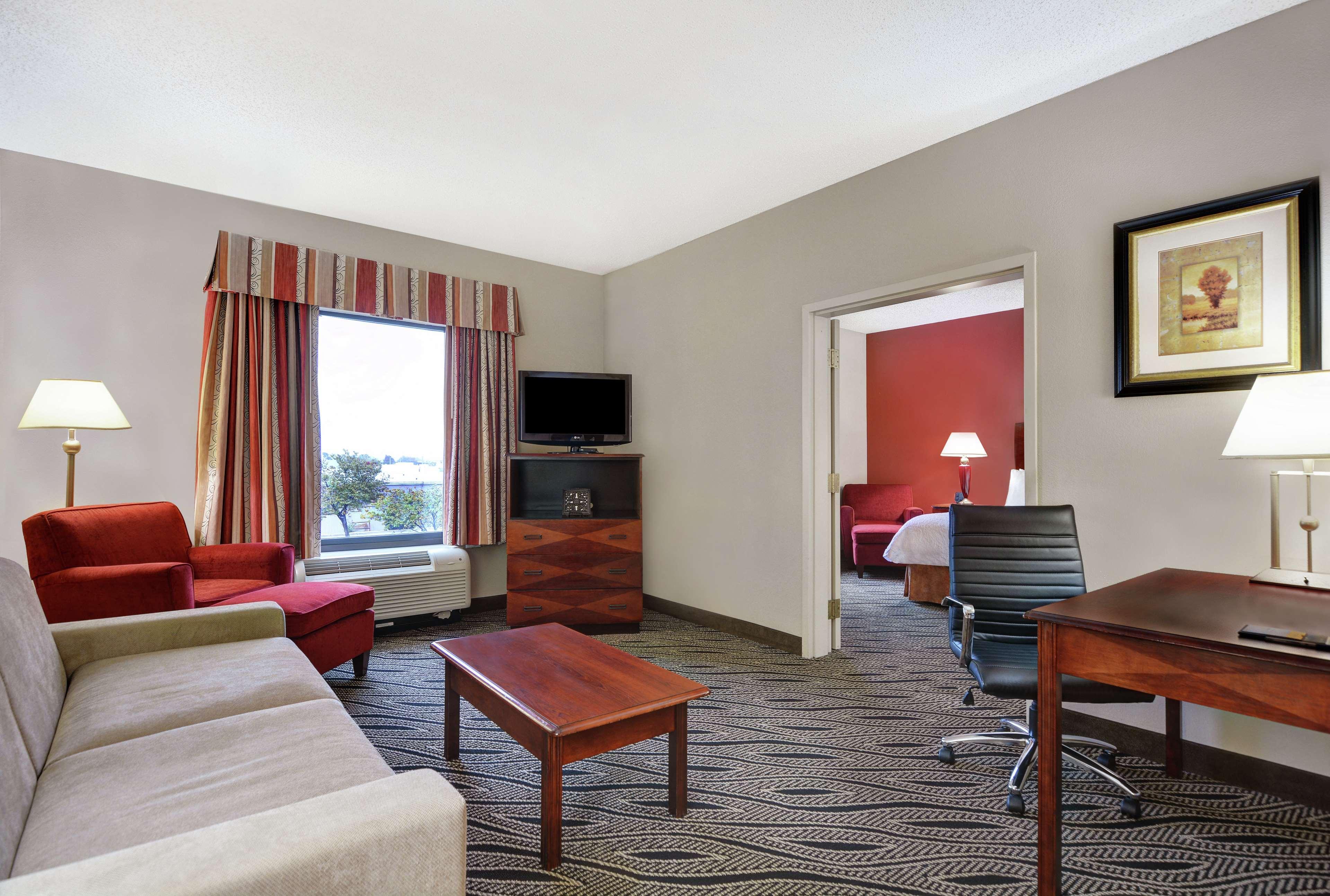 Hampton Inn Fayetteville Exterior photo