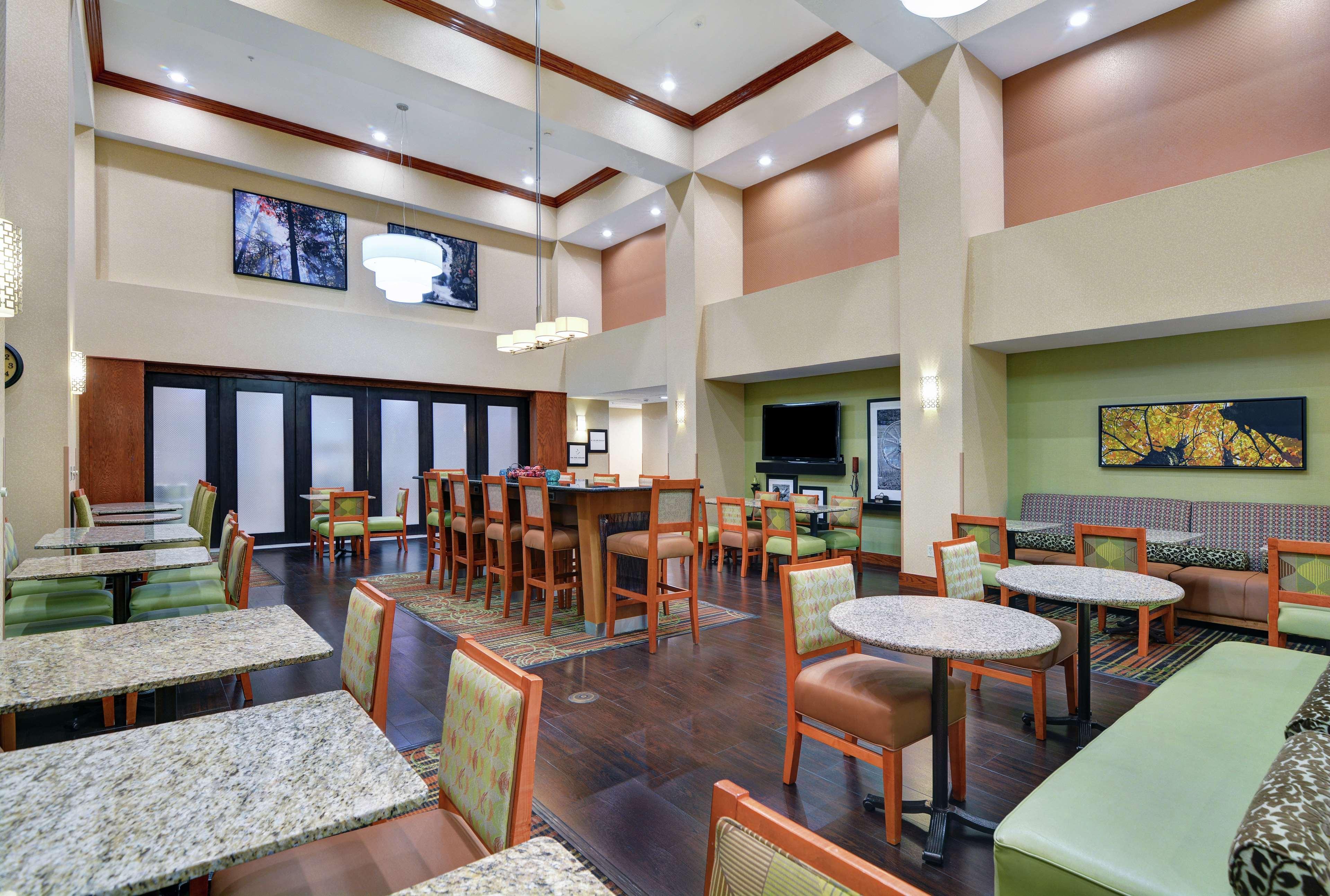 Hampton Inn Fayetteville Exterior photo