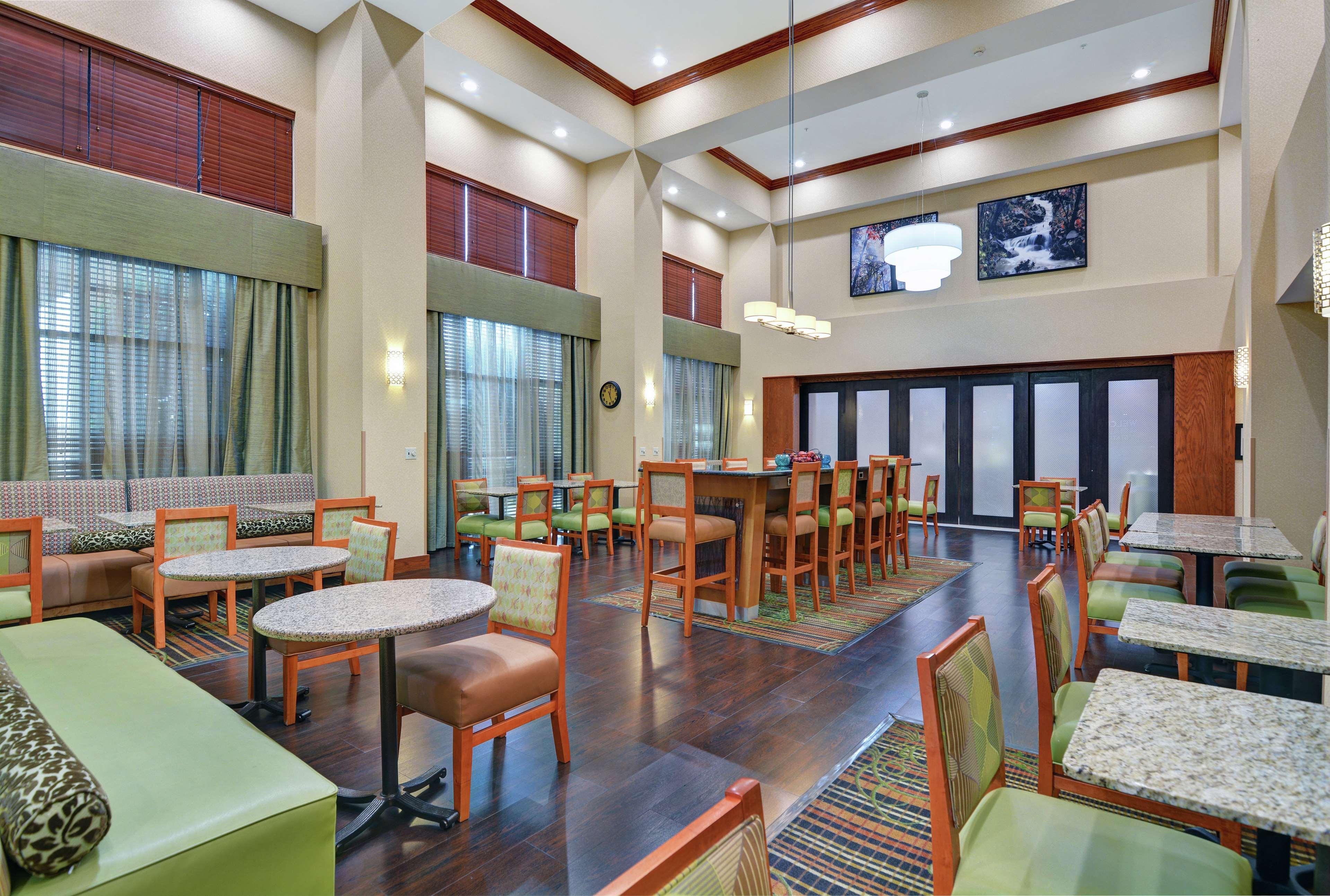 Hampton Inn Fayetteville Exterior photo