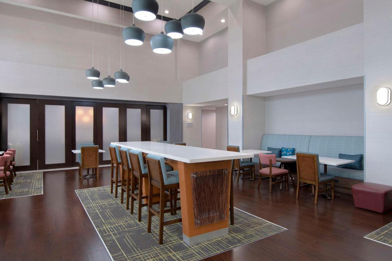 Hampton Inn Fayetteville Exterior photo
